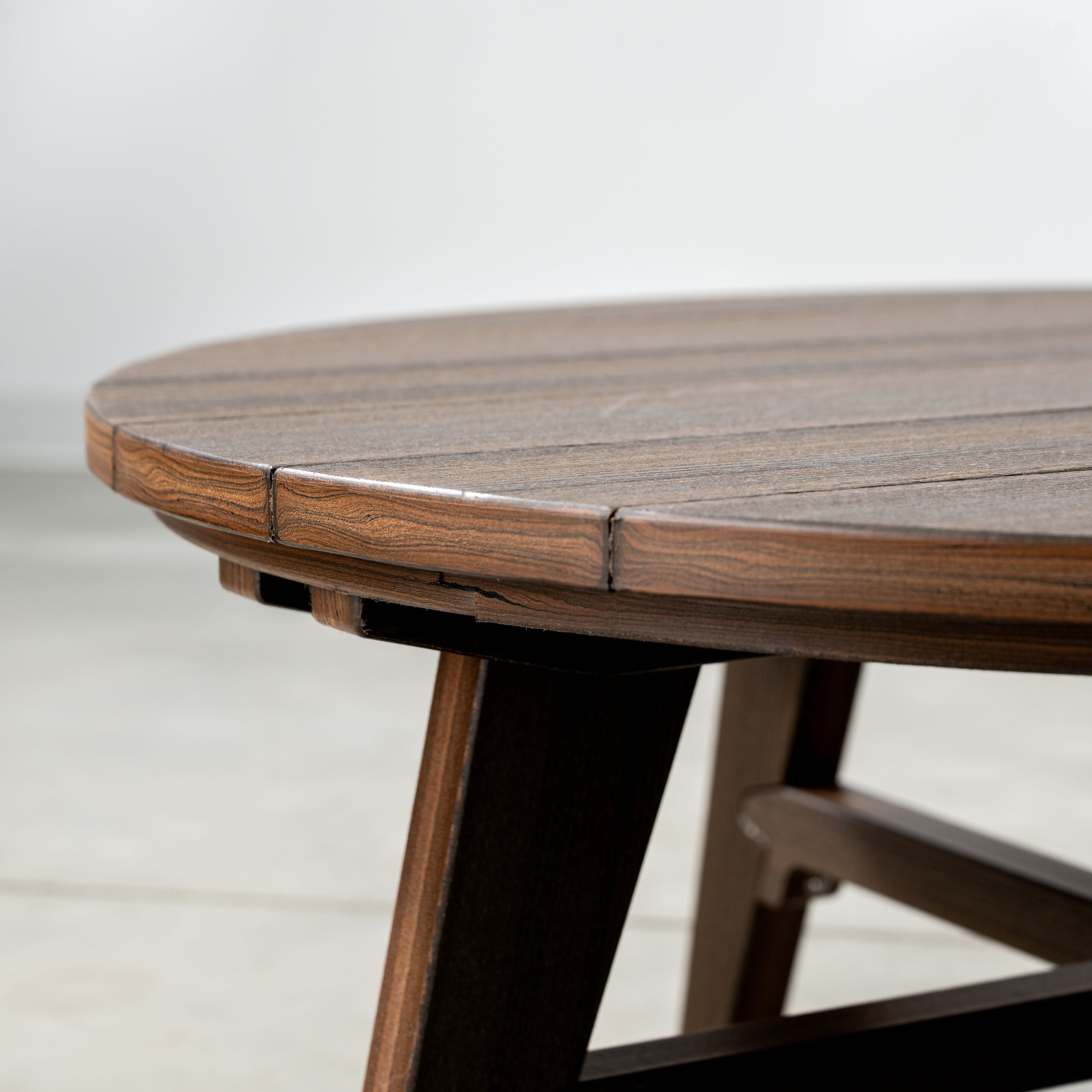 Breeo Conversation Table