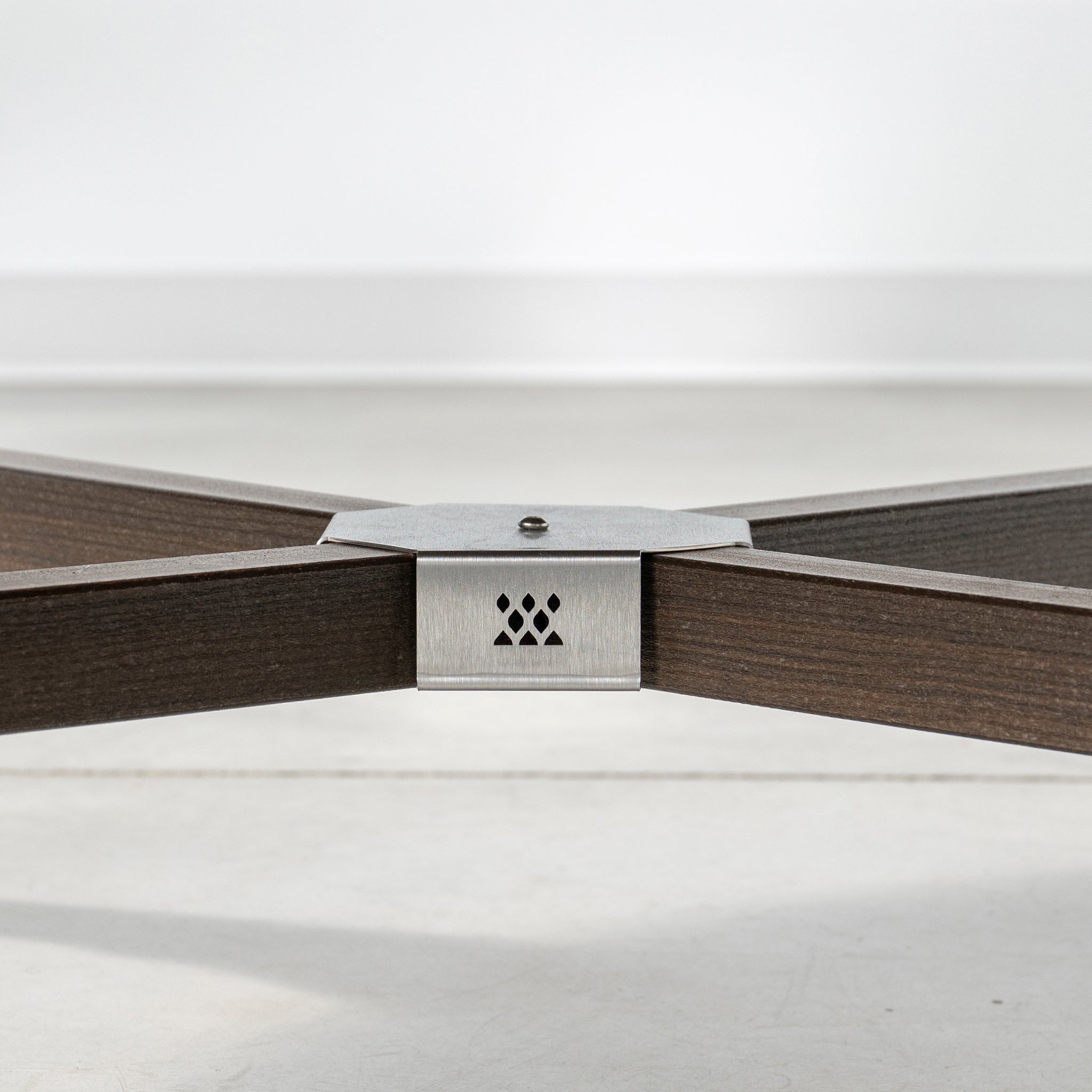 Breeo Conversation Table