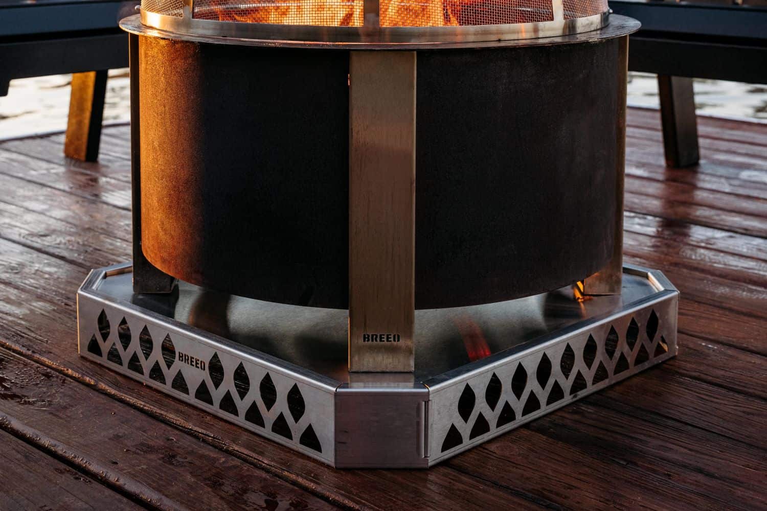 A close up of a Breeo Base with an X Series Firepit and Spark Screen. 